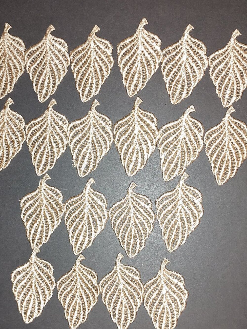 LEAF APPLIQUES SEW ON RAYON THREAD 1" x 1" CHAMPAGNE BEIGE LOT 20 PIECES